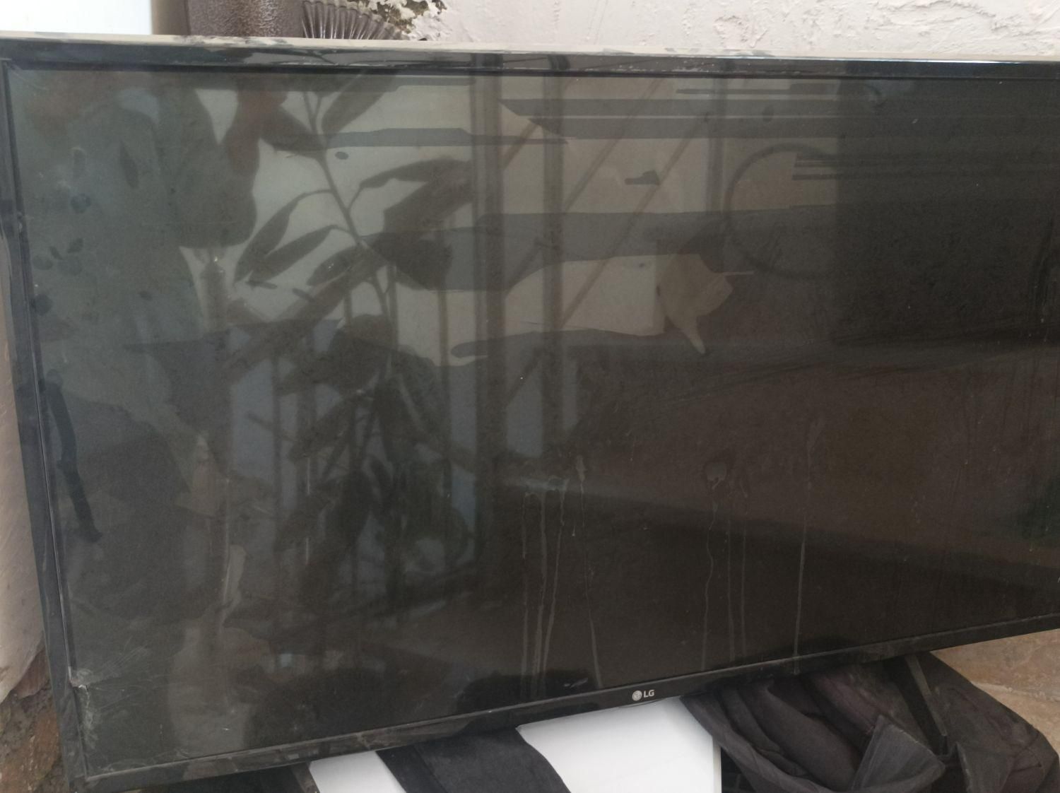 تلویزیون شکسته|تلویزیون و پروژکتور|قروه, |دیوار