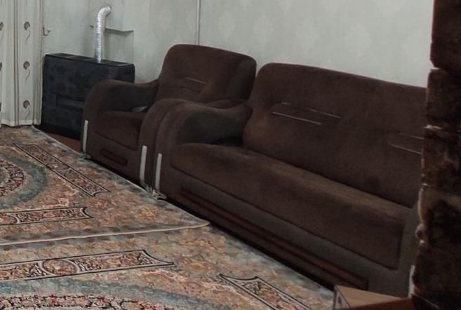 مبل ۷نفره و عسلی های بزرگ و کوچک تخته نرد دار|مبلمان خانگی و میز عسلی|دهگلان, |دیوار