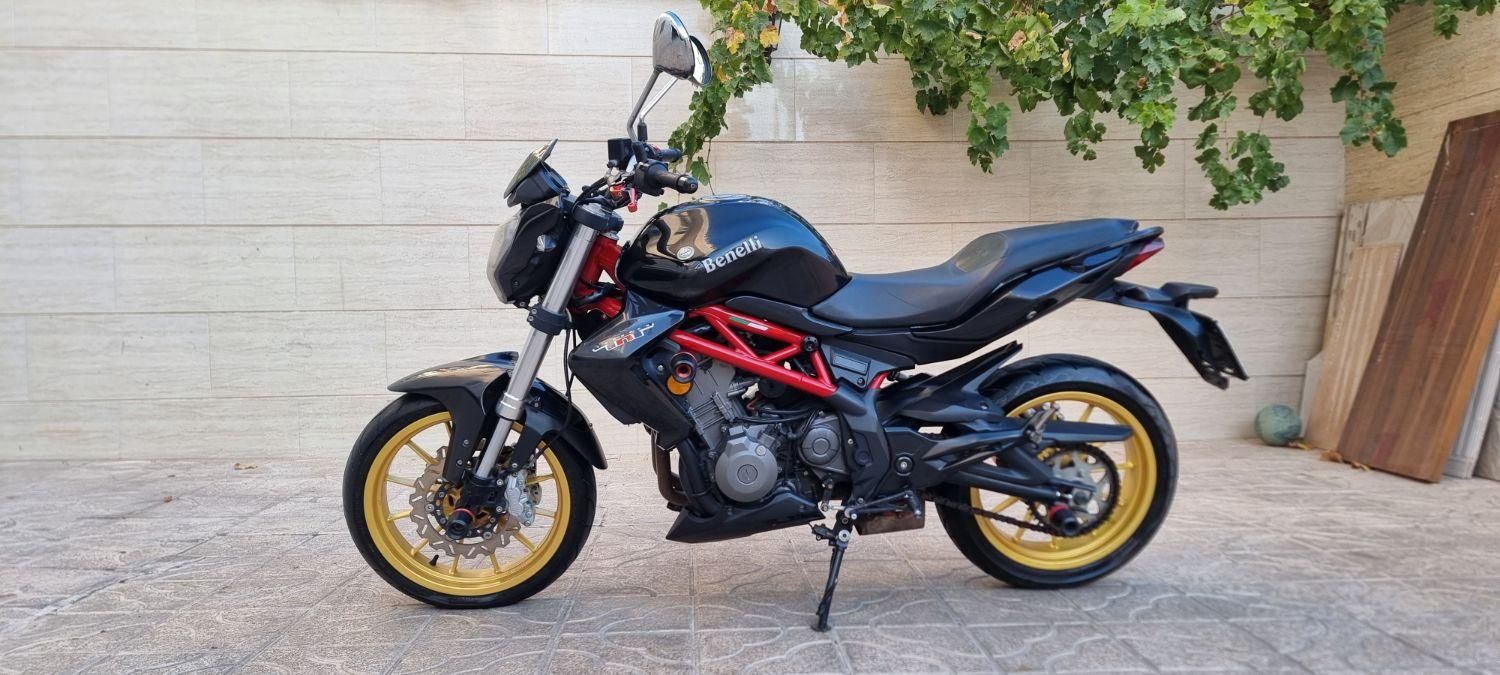 بنلی ۳۰۰ دو سیلندر ۹۶|موتورسیکلت|پرند, فاز ۱|دیوار