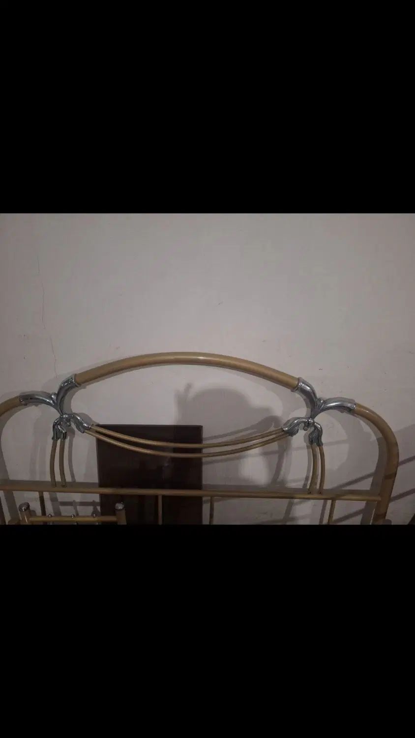 یک عدد کمد ایستاده  و یک عدد تخت خواب دونفری فلزی|جاکفشی، کمد، دراور|رشت, حومه رشت|دیوار