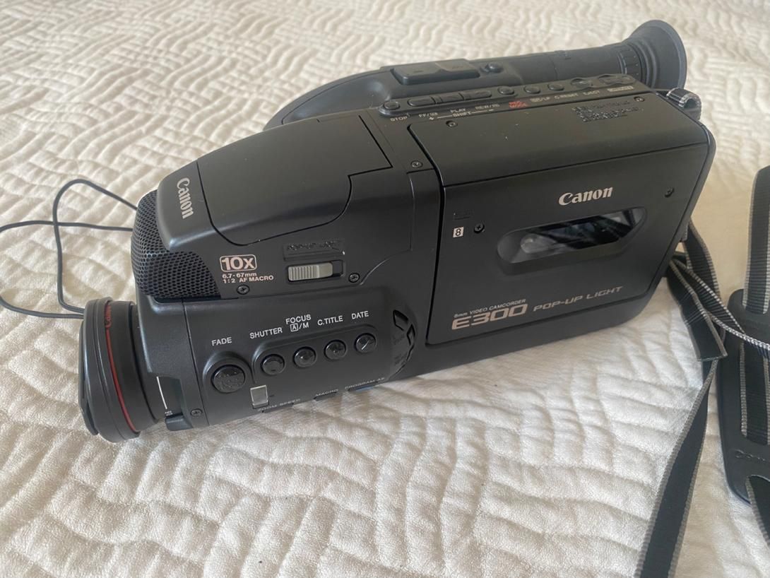 دوربین فیلمبرداری کنون E300 Cannon  فیلم کوچیک|دوربین عکاسی و فیلم‌برداری|تهران, قبا|دیوار