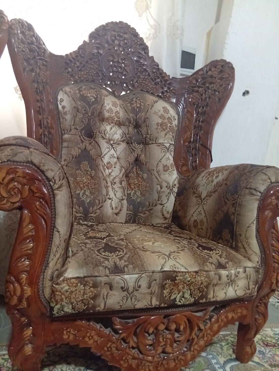 مبل سلطنتی 9نفره|مبلمان خانگی و میز عسلی|هشتگرد, قاسم آباد بزرگ|دیوار