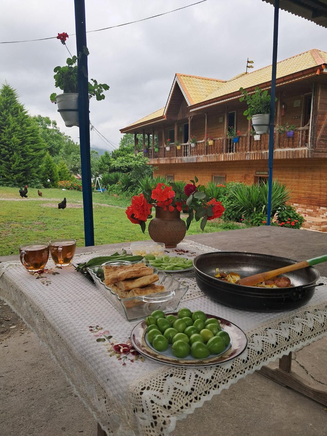 اجاره دربست کلبه جنگلی کوهپایه ای تمیزباوسایل بازی|اجارهٔ کوتاه‌مدت ویلا و باغ|رشت, سعدی (تختی)|دیوار