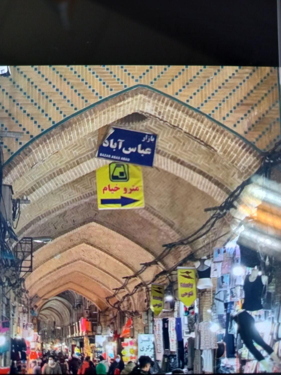 اجاره مغازه ۲۱متر بازار عباس آباد سه طرف شیشه خیام|اجارهٔ مغازه و غرفه|تهران, سنگلج (شاپور)|دیوار