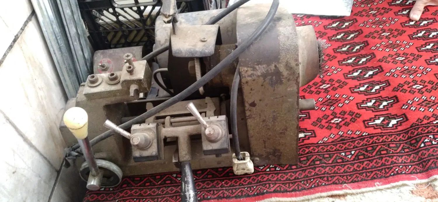 دستگاه کلید سازی به همراه تعدادی کلید خام|ابزارآلات|تهران, دکتر هوشیار|دیوار