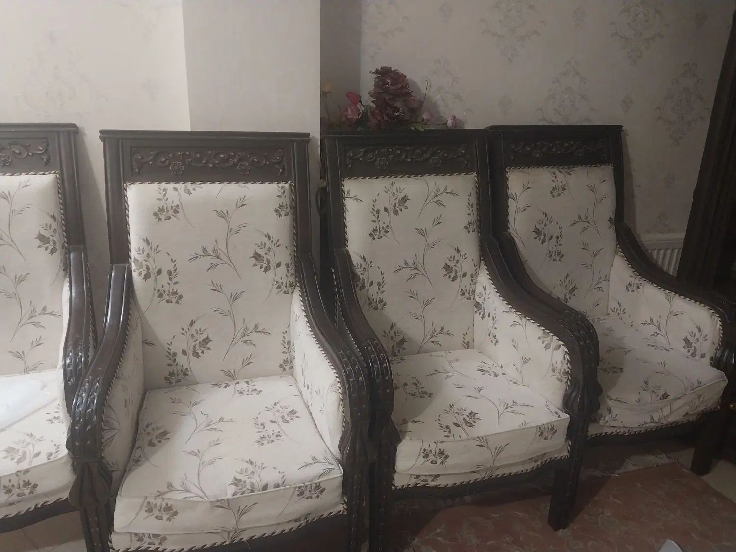 مبل سلطنتی|مبلمان خانگی و میز عسلی|اصفهان, کارلادان|دیوار