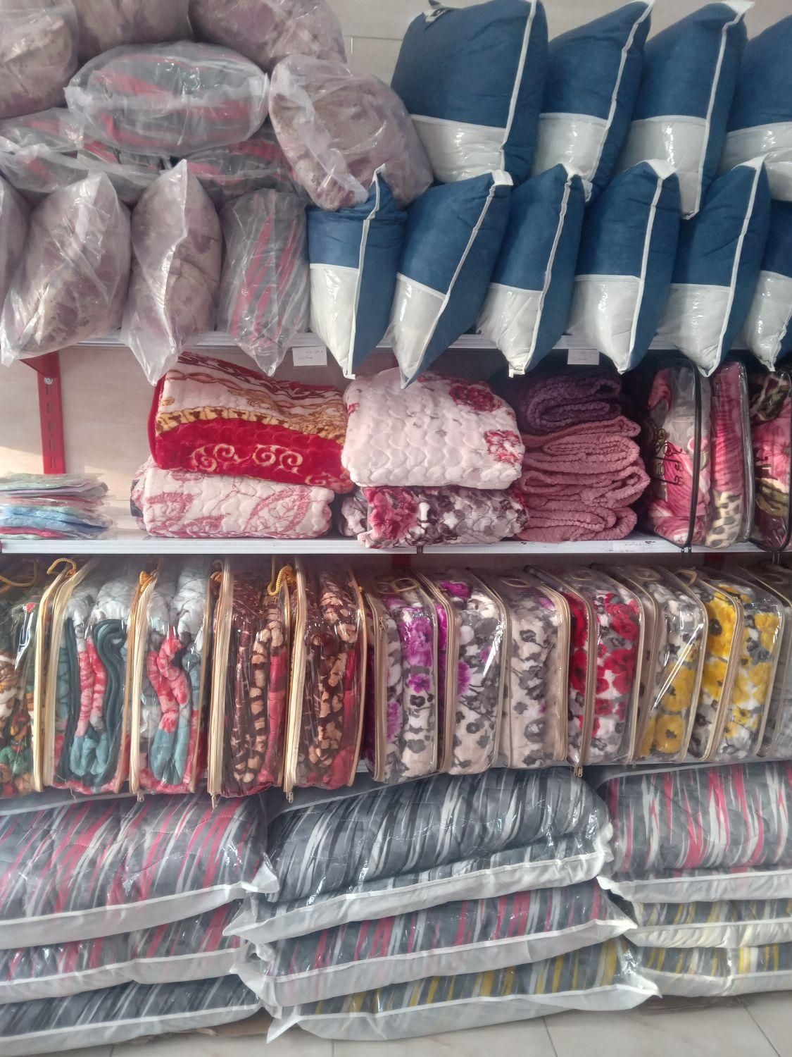 پخش و فروش انواع پتو بالش روبالشی زیرسفره تشک|رختخواب، بالش، پتو|نظرآباد, نظرآباد|دیوار