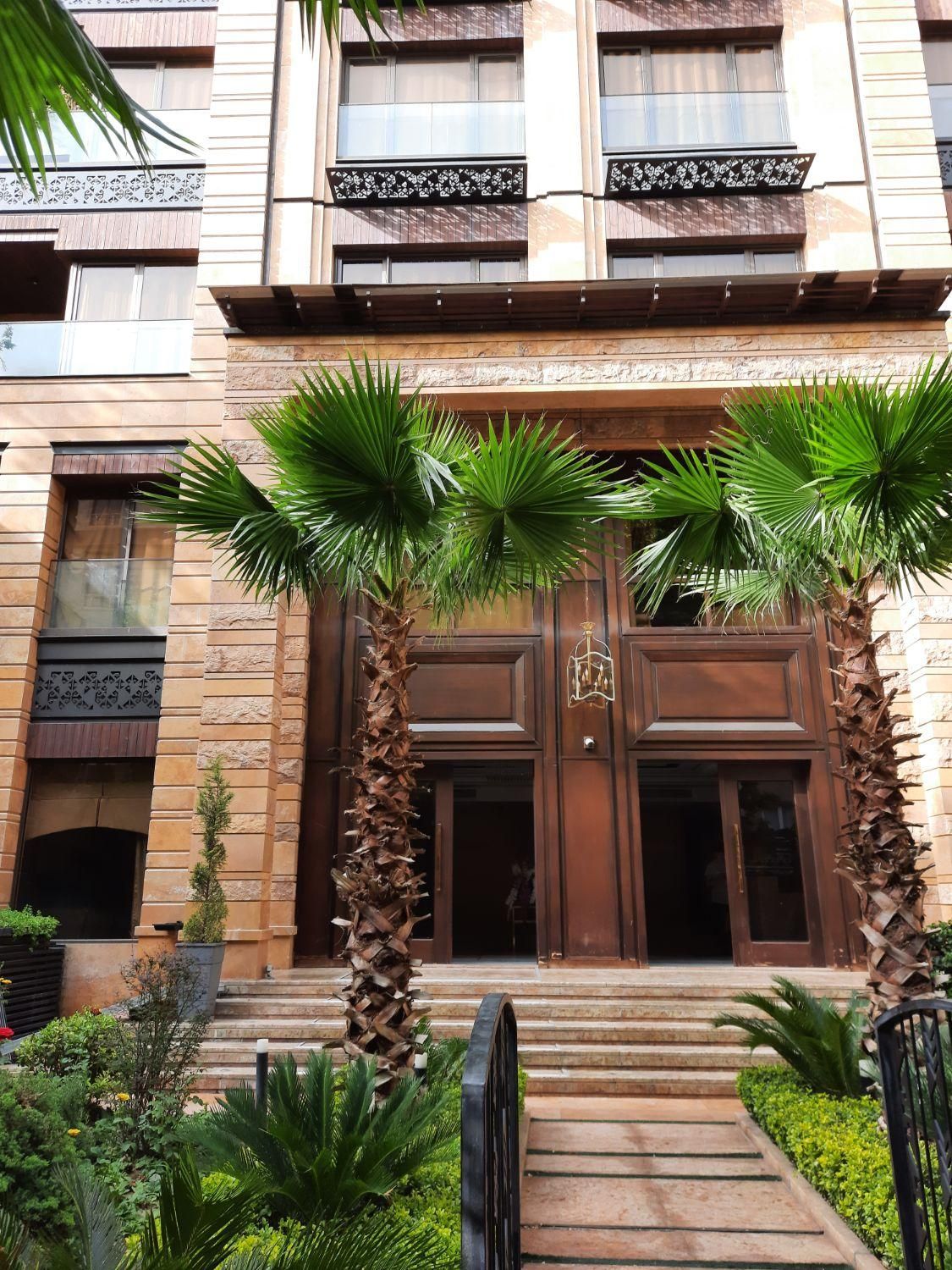 دروس احتشامیه ۲۰۰ متر سه خوابه مشاعات ابی فعال