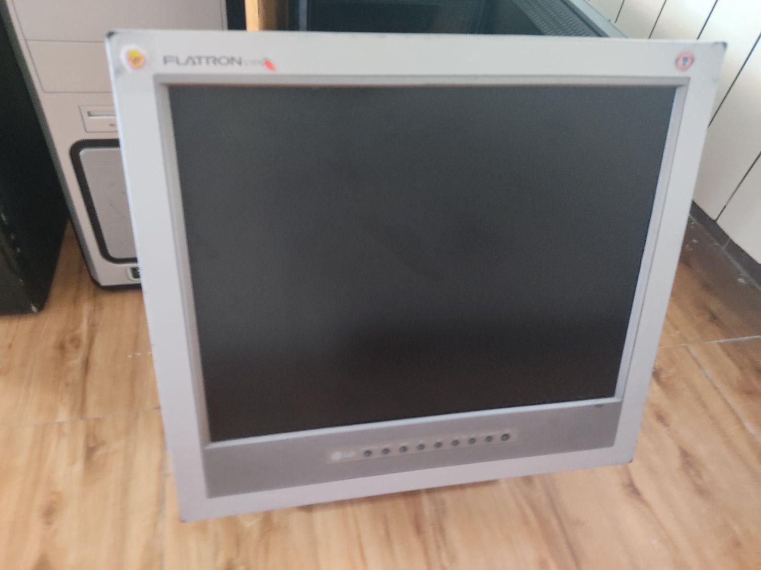 مانیتور کامپیوتر lcd|قطعات و لوازم جانبی رایانه|رشت, رودباری|دیوار