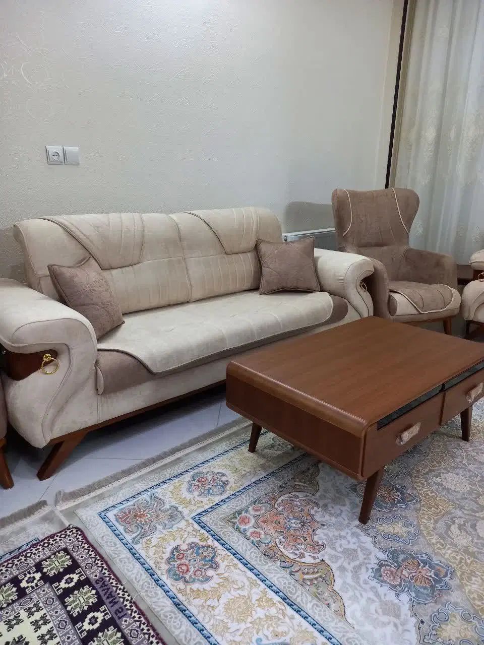 مبلمان کاملا نو با میز و عسلی|مبلمان خانگی و میز عسلی|اصفهان, دارک|دیوار