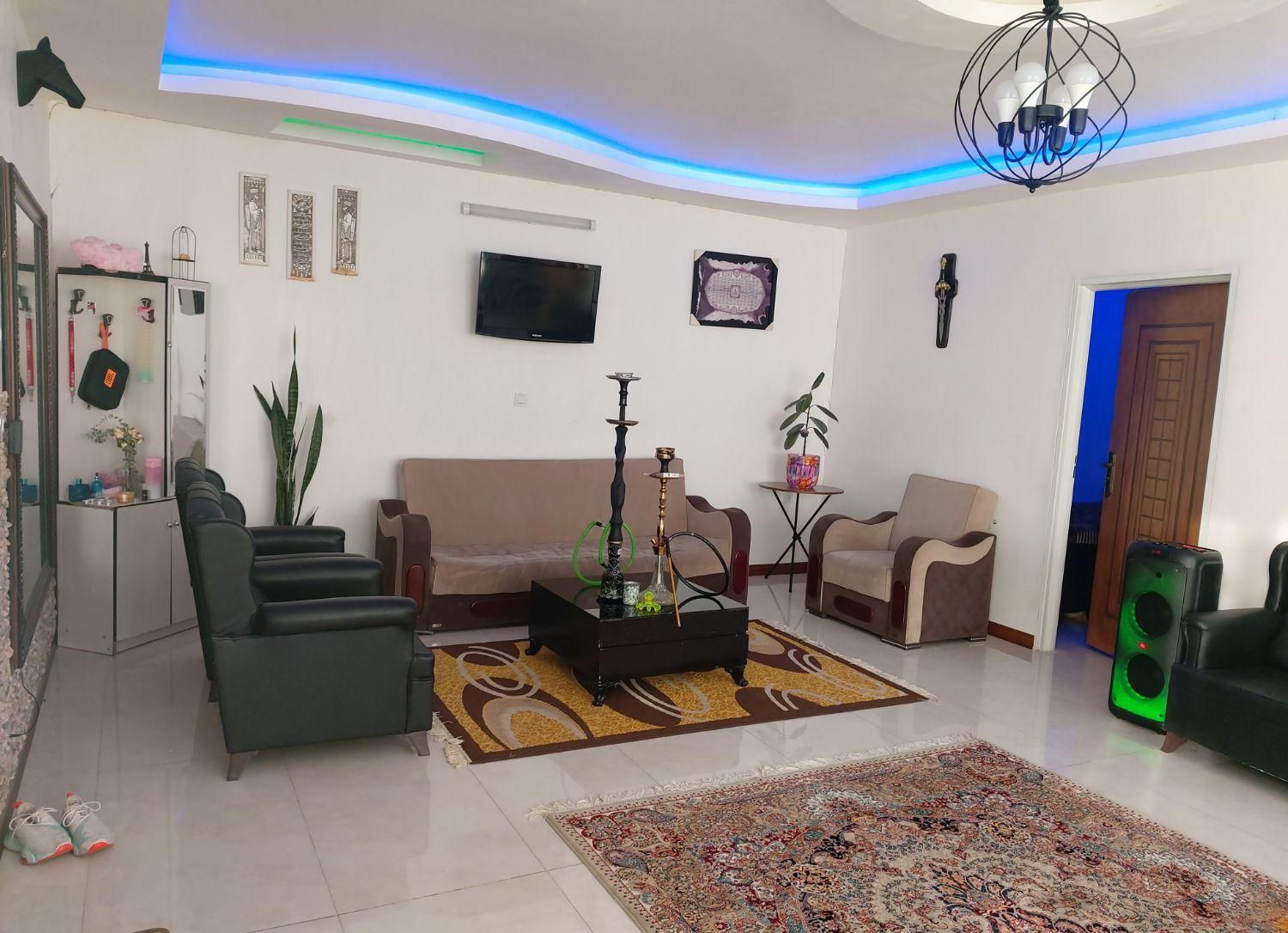 اجاره روزانه/هفتگی/ماهانه ویلا ۴۰۰ متری|اجارهٔ کوتاه‌مدت ویلا و باغ|قزوین, |دیوار