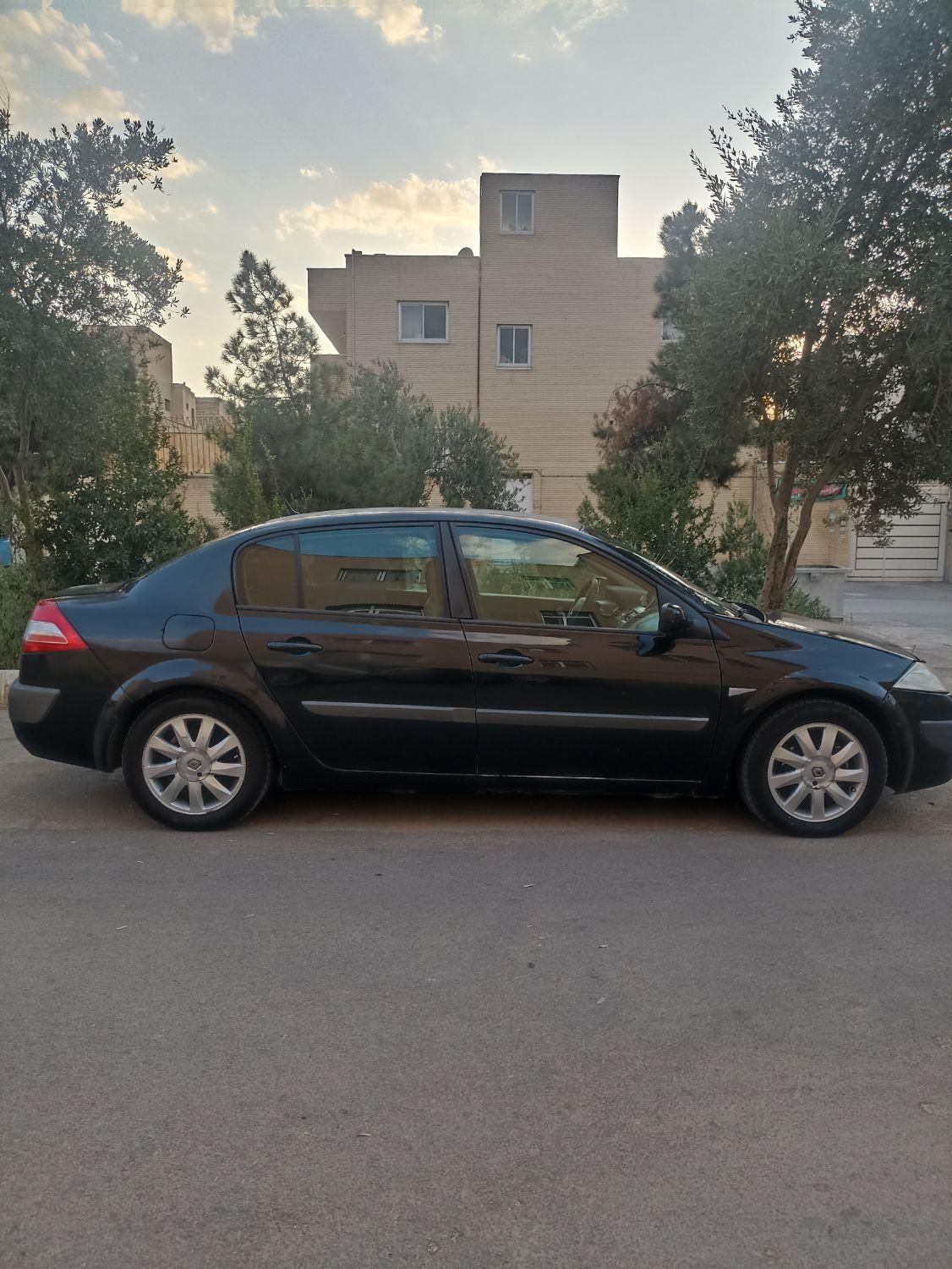 رنو مگان مونتاژ 2000cc، مدل ۱۳۹۰|خودرو سواری و وانت|اصفهان, بهارستان|دیوار
