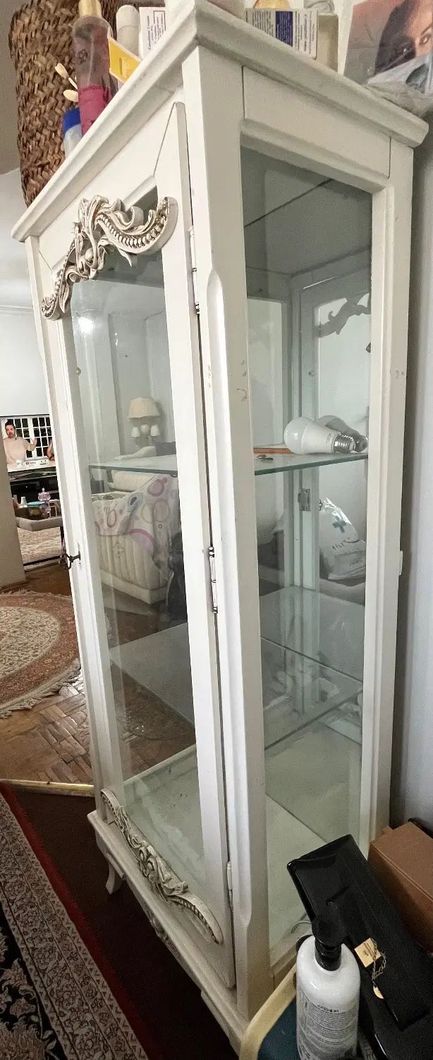 ویترین ۳طبقه ویه کشو کوچیک پایینش داره(فوری)|بوفه، ویترین، کنسول|تهران,  امام زاده قاسم (نیاوران)|دیوار