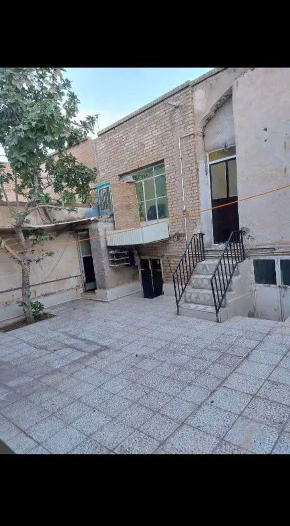 خانه قدیمی تمیز روبه رو بیمارستان نیکویی|فروش خانه و ویلا|قم, آذر (نکویی)|دیوار