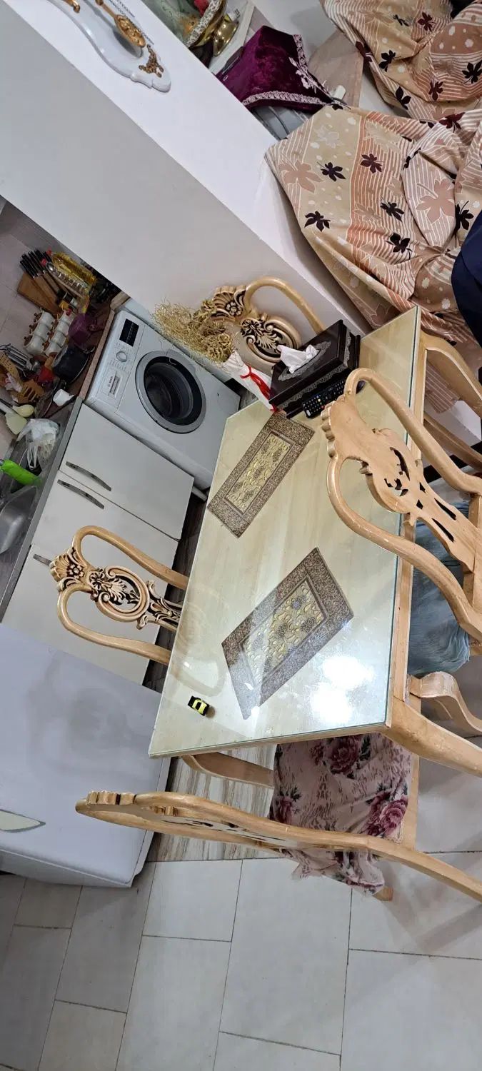 مبل ۹نفره همراه با میز وسط و میز ناهار خوری ۴ نفره|مبلمان خانگی و میز عسلی|فولادشهر, C2|دیوار