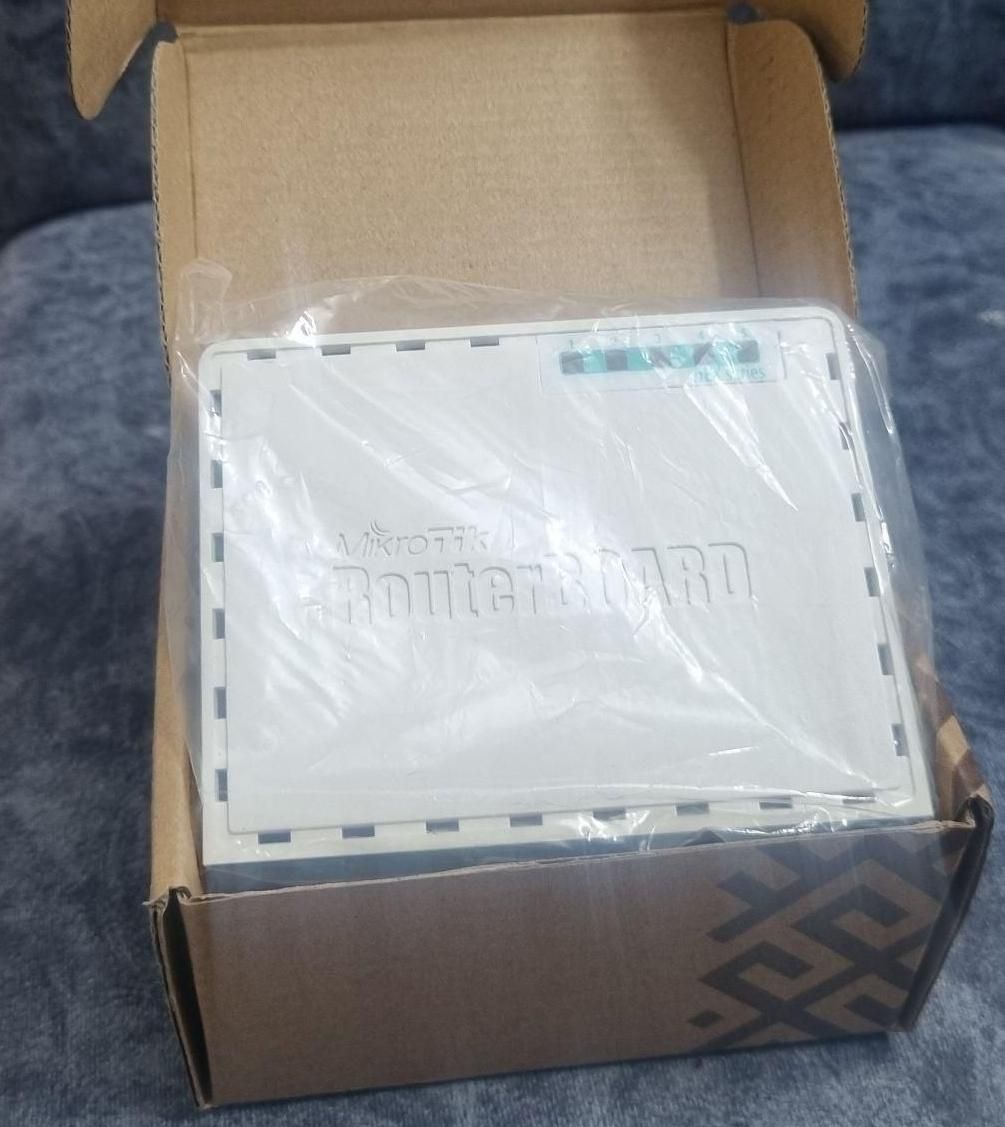 روتر میکروتیک مدل HEX RB750Gr3 ( با گارانتی )|مودم و تجهیزات شبکه|تهران, خواجه نصیر طوسی|دیوار