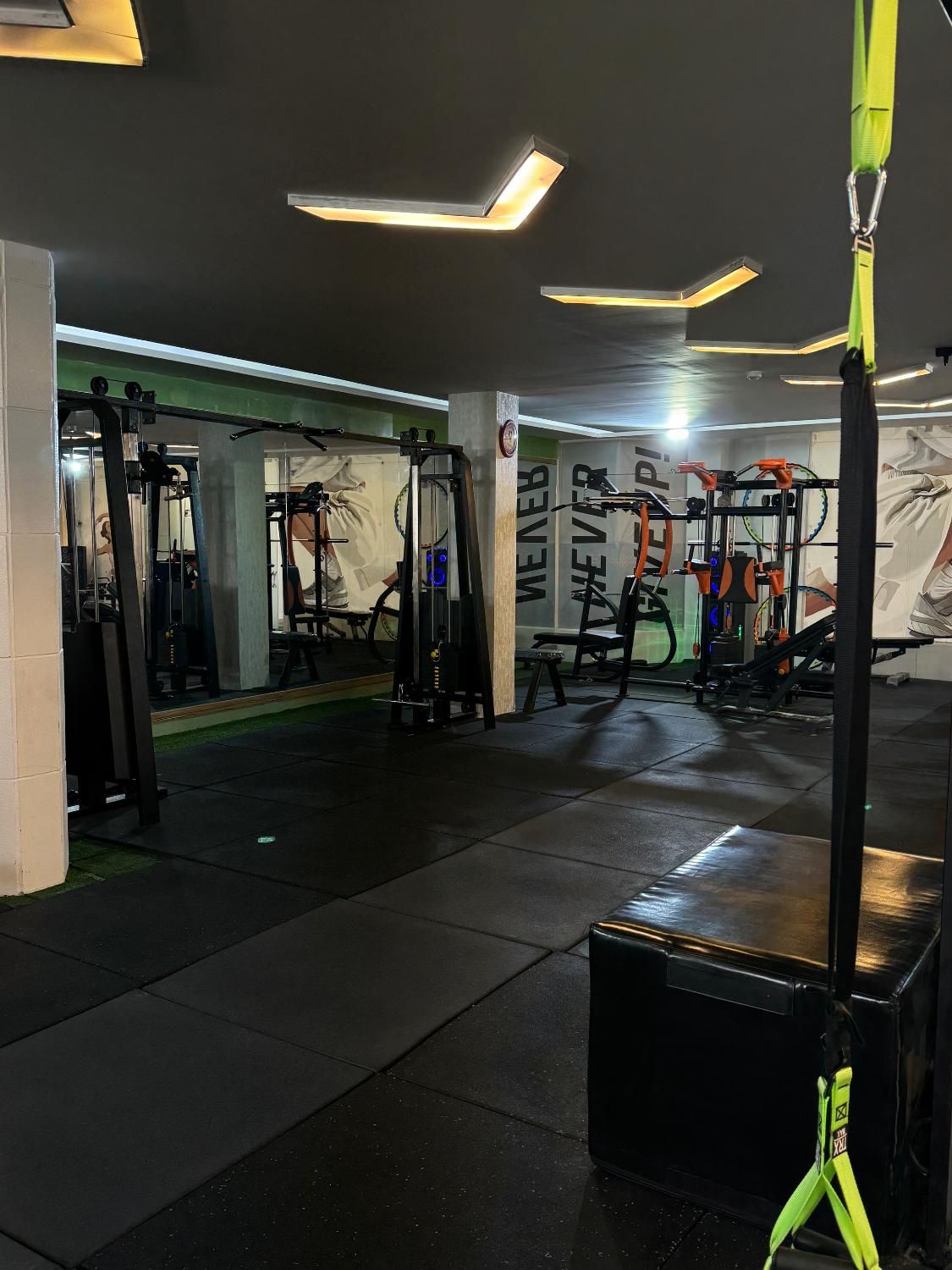 *باشگاه ورزشی بانوان*|خدمات آموزشی|فولادشهر, B4|دیوار