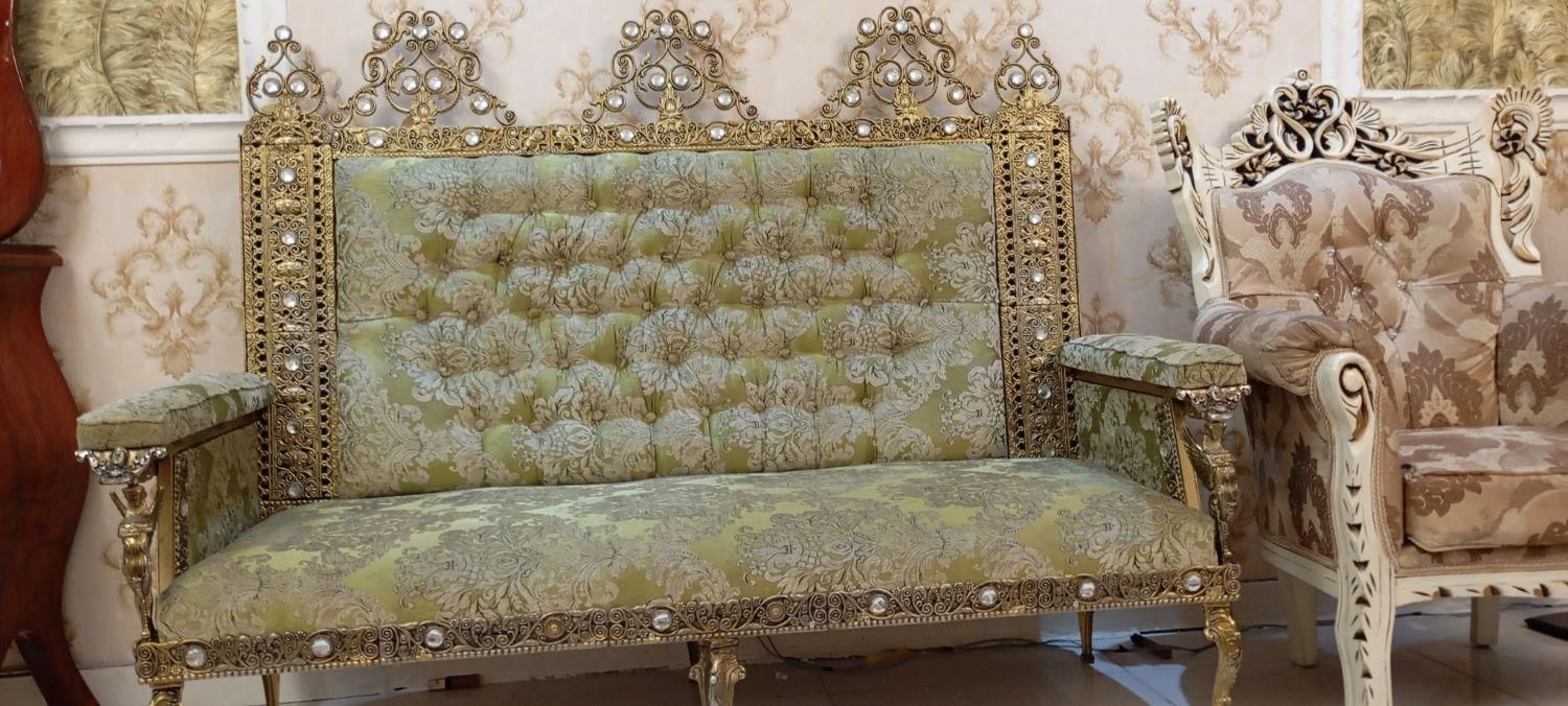 باسلام یکدست مبل برنز کلاسیک درحد نو بفروش میزسد|مبلمان خانگی و میز عسلی|ارومیه, |دیوار