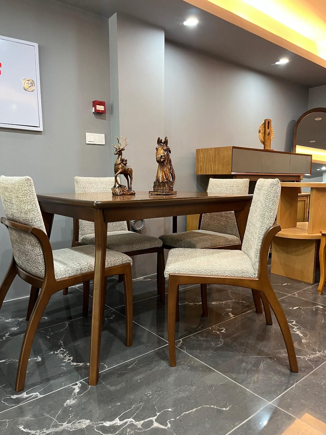 غذاخوری رویال|میز و صندلی غذاخوری|بجنورد, |دیوار