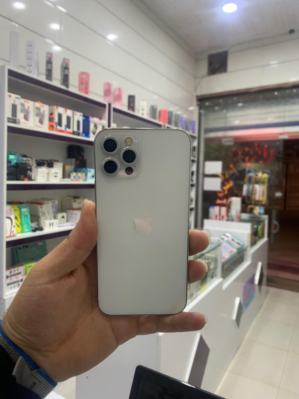 اپل iPhone 12 Pro با حافظهٔ ۲۵۶ گیگابایت|موبایل|نظرآباد, |دیوار