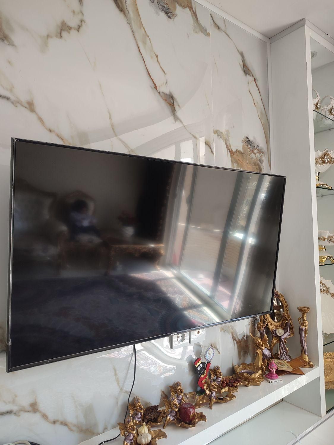 تلویزیون led50اینچ|تلویزیون و پروژکتور|اصفهان, باغ فدک|دیوار