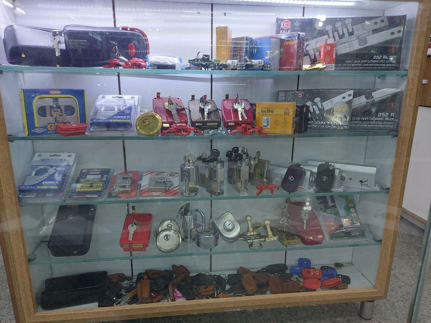 کپی انواع کلید و ریموت و کددهی انواع سویئچ خودرو|خدمات پیشه و مهارت|گرمدره, |دیوار