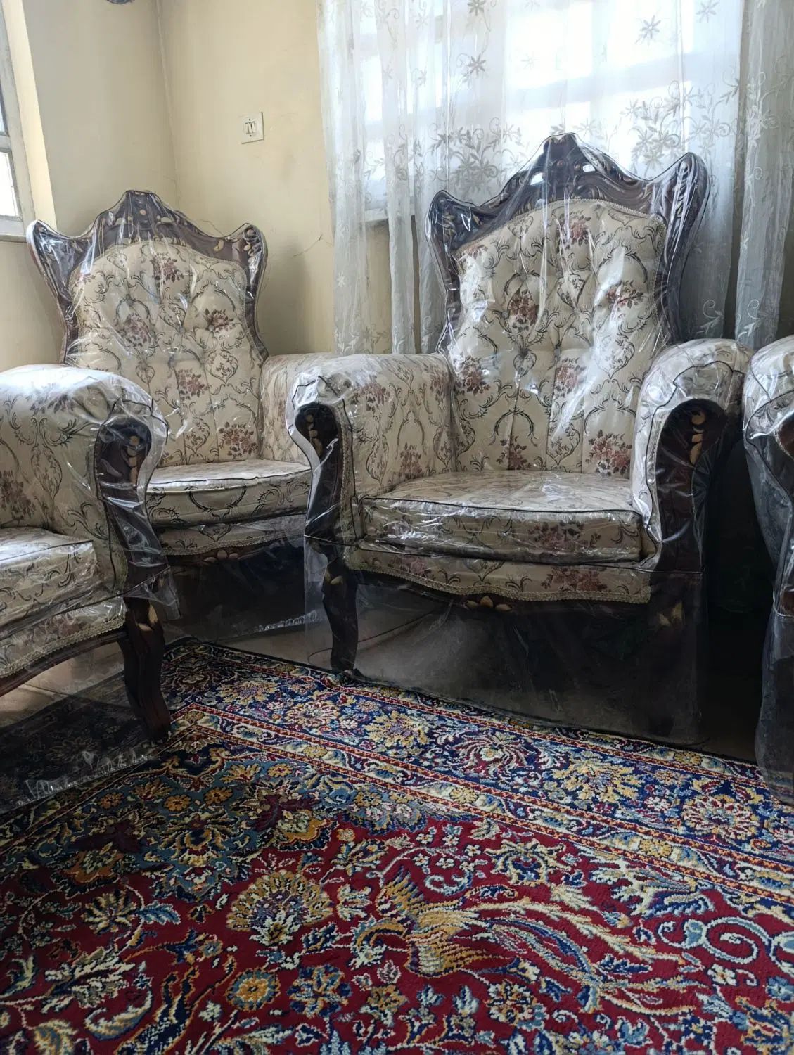 مبل سلطنتی نو معاوضه هم انجام میشود با مبل راحتی|مبلمان خانگی و میز عسلی|کرج, کمال‌شهر|دیوار