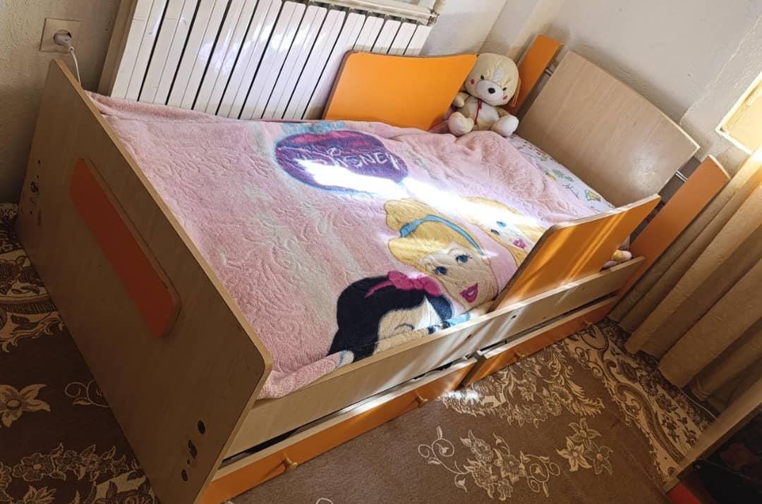 سرویس خواب (تخت، کمد، میز)|تخت و سرویس خواب|شیراز, منطقه هوایی شهید دوران|دیوار