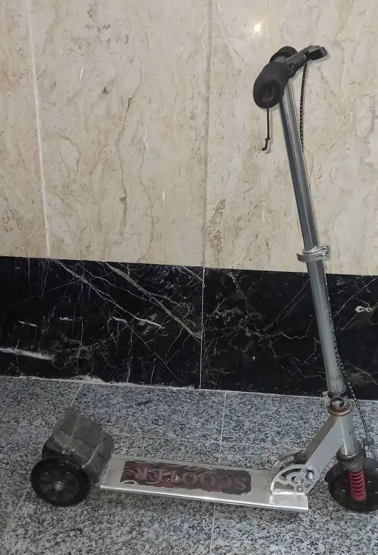 اسکوتر فلزی ترمزدار عقب و روی دسته ، و اسکیت برد|دوچرخه، اسکیت، اسکوتر|تهران, ستارخان|دیوار