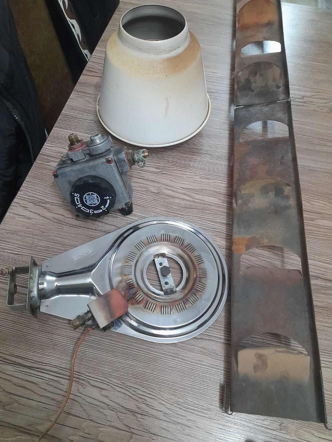 ریگلاتور آبگرمکن همراه با متعلقات|آبگرمکن، پکیج، شوفاژ|کاشان, گارزگاه|دیوار