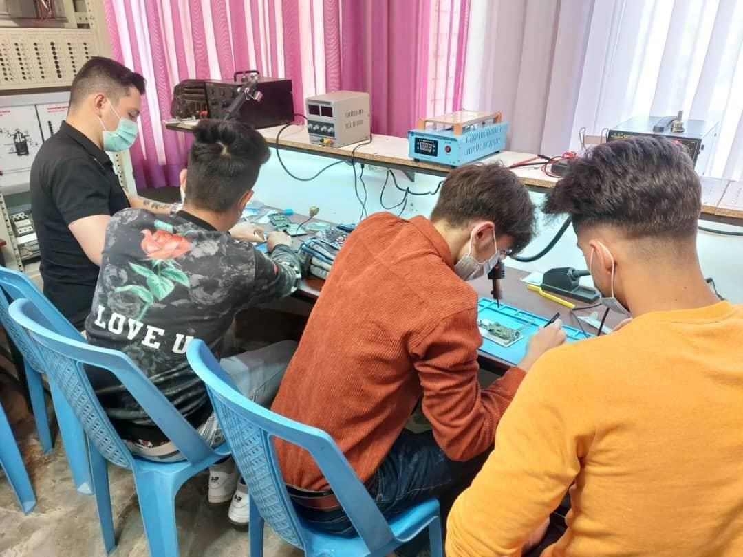 استخدام بانوان و آقایان در زمینه تعمیر موبایل|استخدام رایانه و فناوری اطلاعات|قزوین, |دیوار