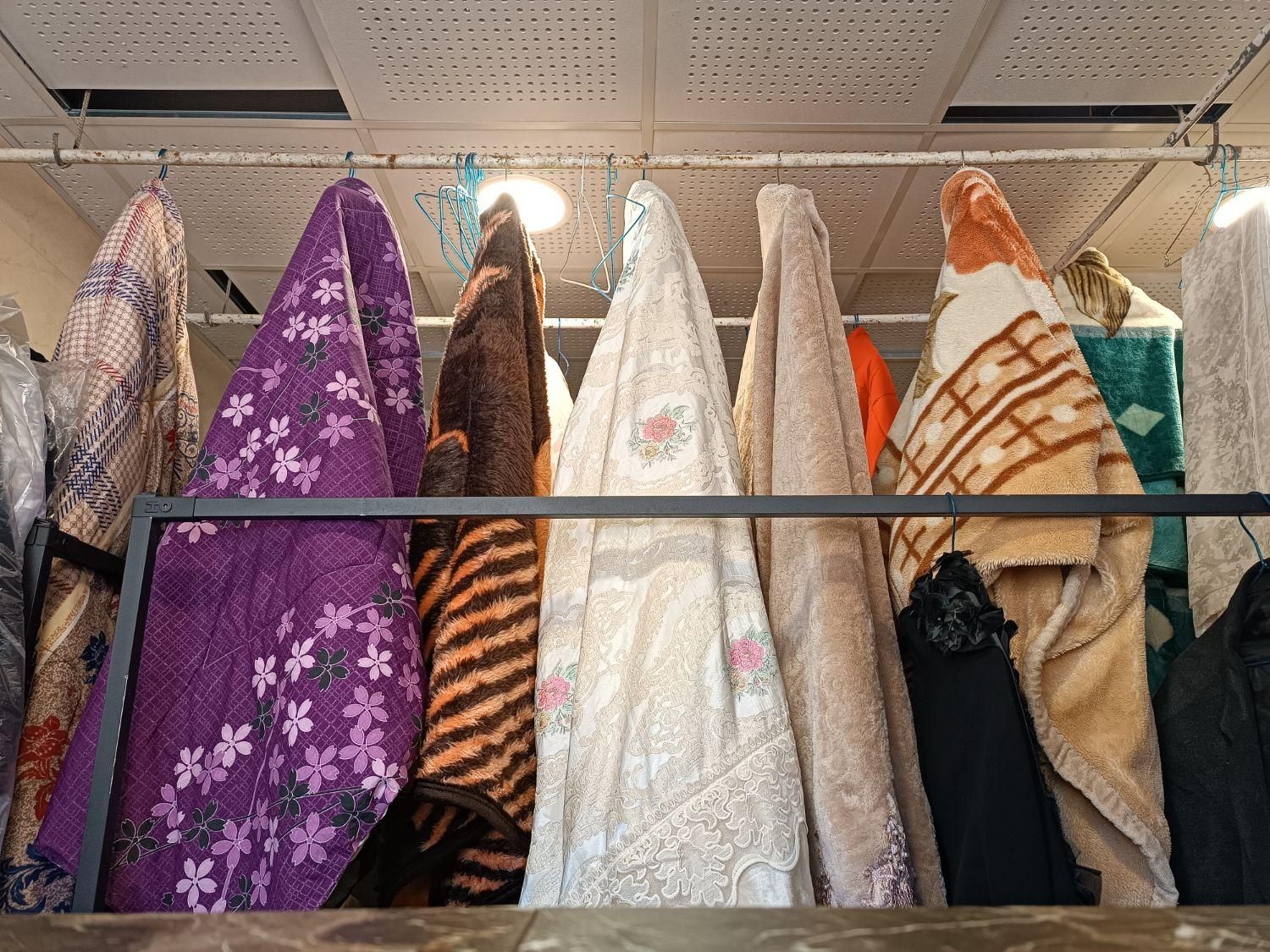 مجموعه تخصصی خشکشویی ـ پرده شویی حباب|خدمات نظافت|همدان, |دیوار