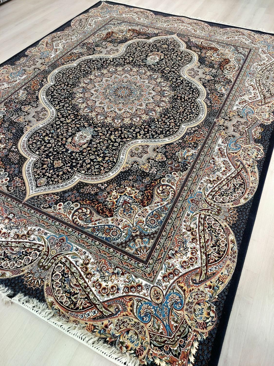 فرش سرمه ای۱۲متری۷۰۰شانه تراکم۲۵۵۰/کاملا نو و آک|فرش|اصفهان, بهاران|دیوار