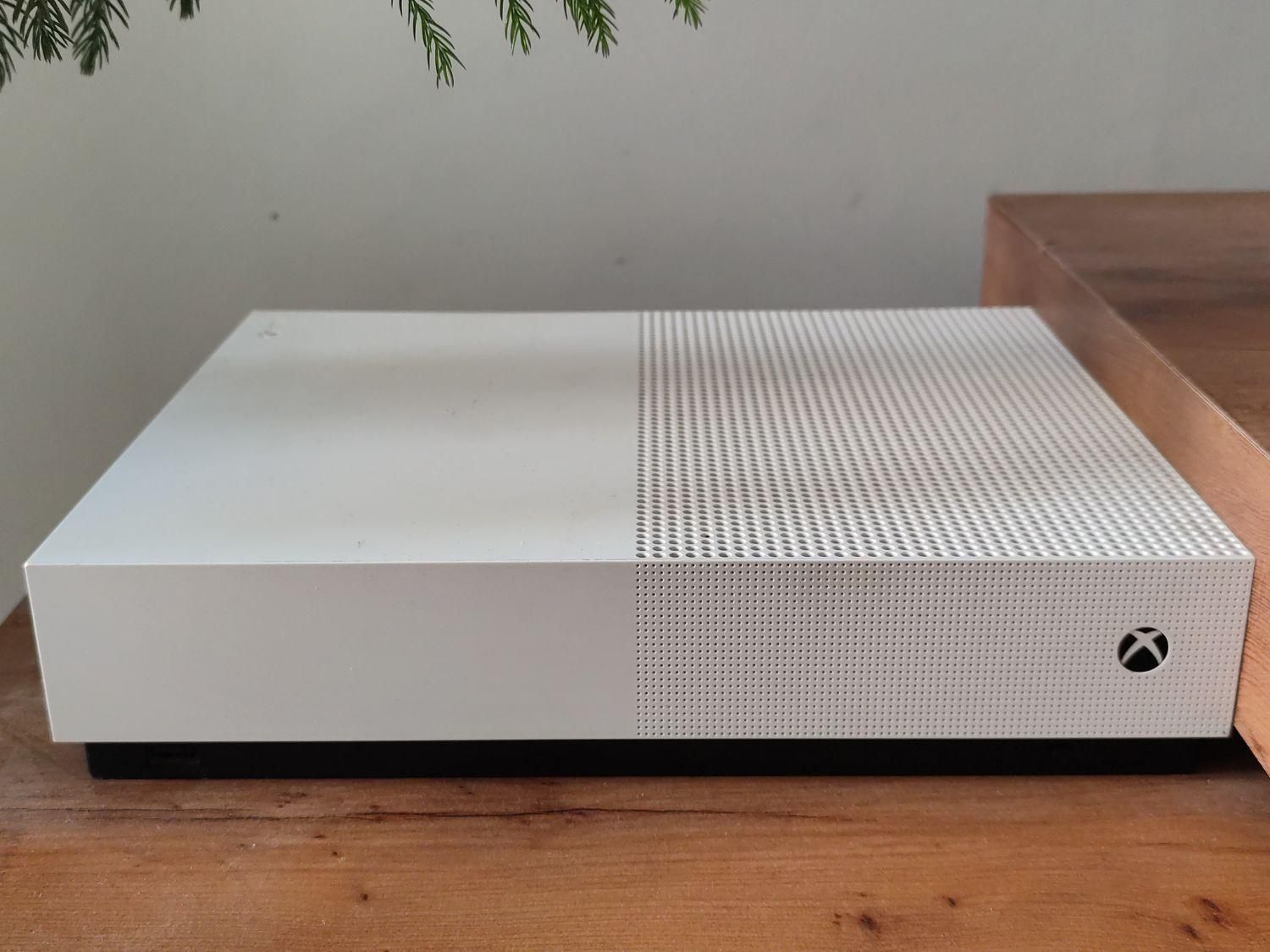 ایکس باکس وان اس X BOX ONE S|کنسول، بازی ویدئویی و آنلاین|شیراز, فرگاز|دیوار