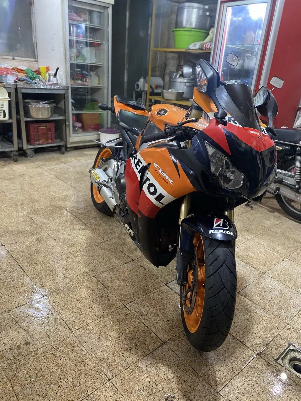 cb cbr1000رپسول 2011|موتورسیکلت|تهران, نیروی هوایی (پیروزی)|دیوار