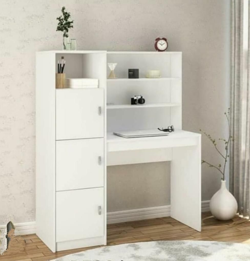 میز تحریر و کامپیوتر.|میز تحریر و کامپیوتر|اراک, |دیوار