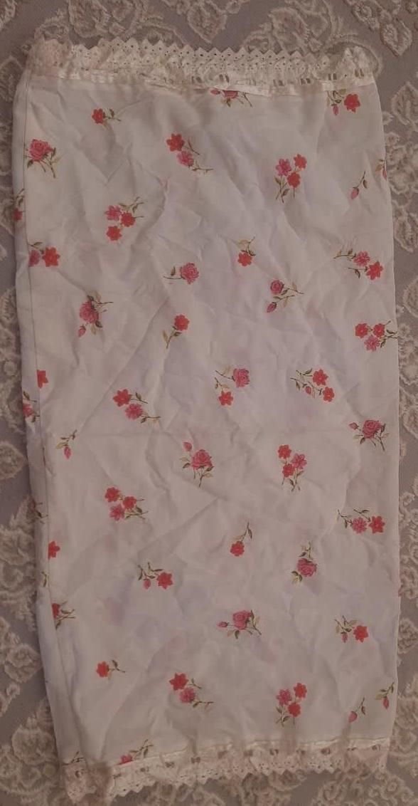 روبالشی زیبا پاکتی گل سرخ بسیار زیبا|سرویس روتختی|کرمانشاه, |دیوار