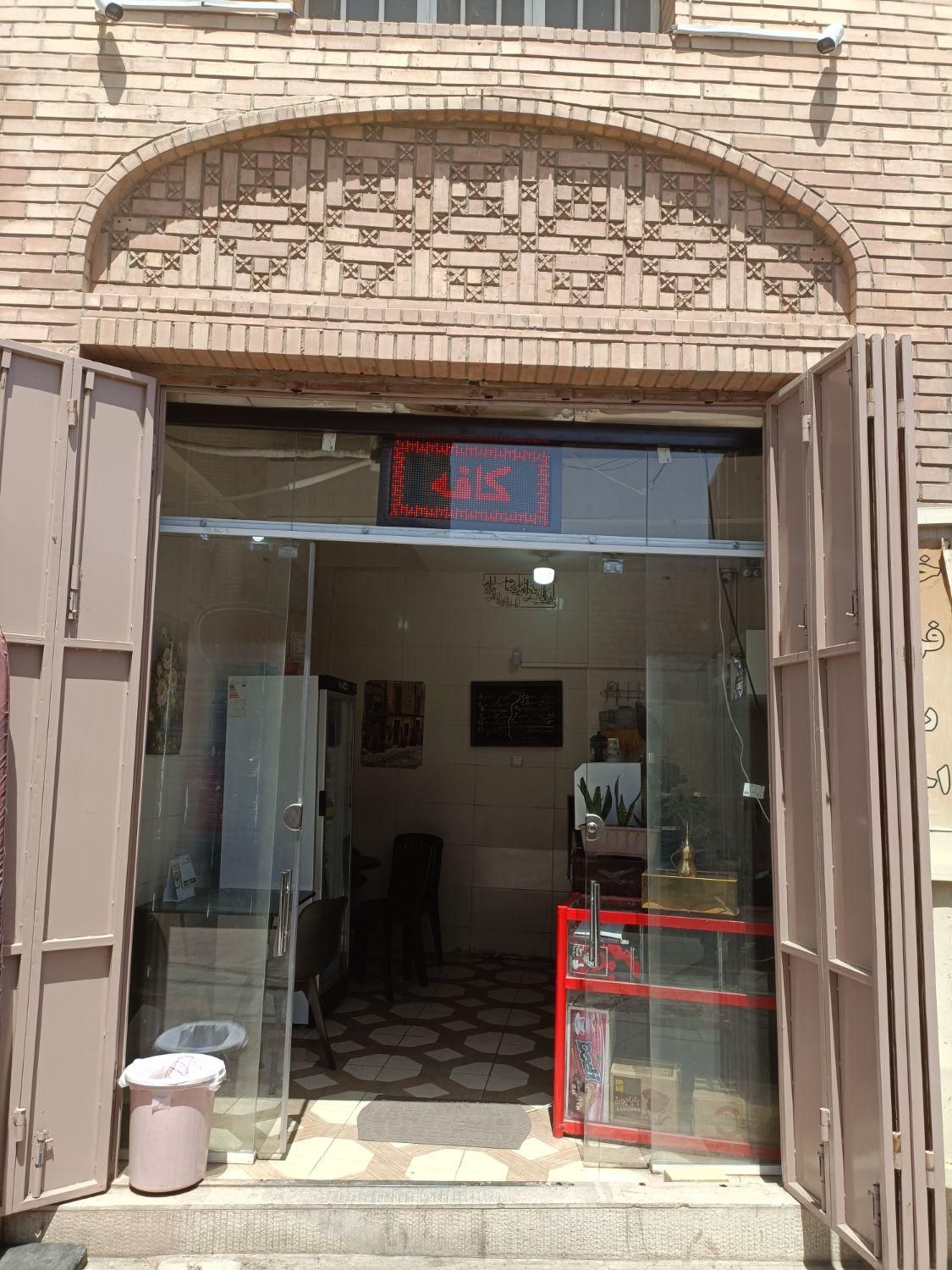واگذاری کافی شاپ با وسایل کامل یا بدون وسایل|اجارهٔ مغازه و غرفه|شیراز, لب آب|دیوار