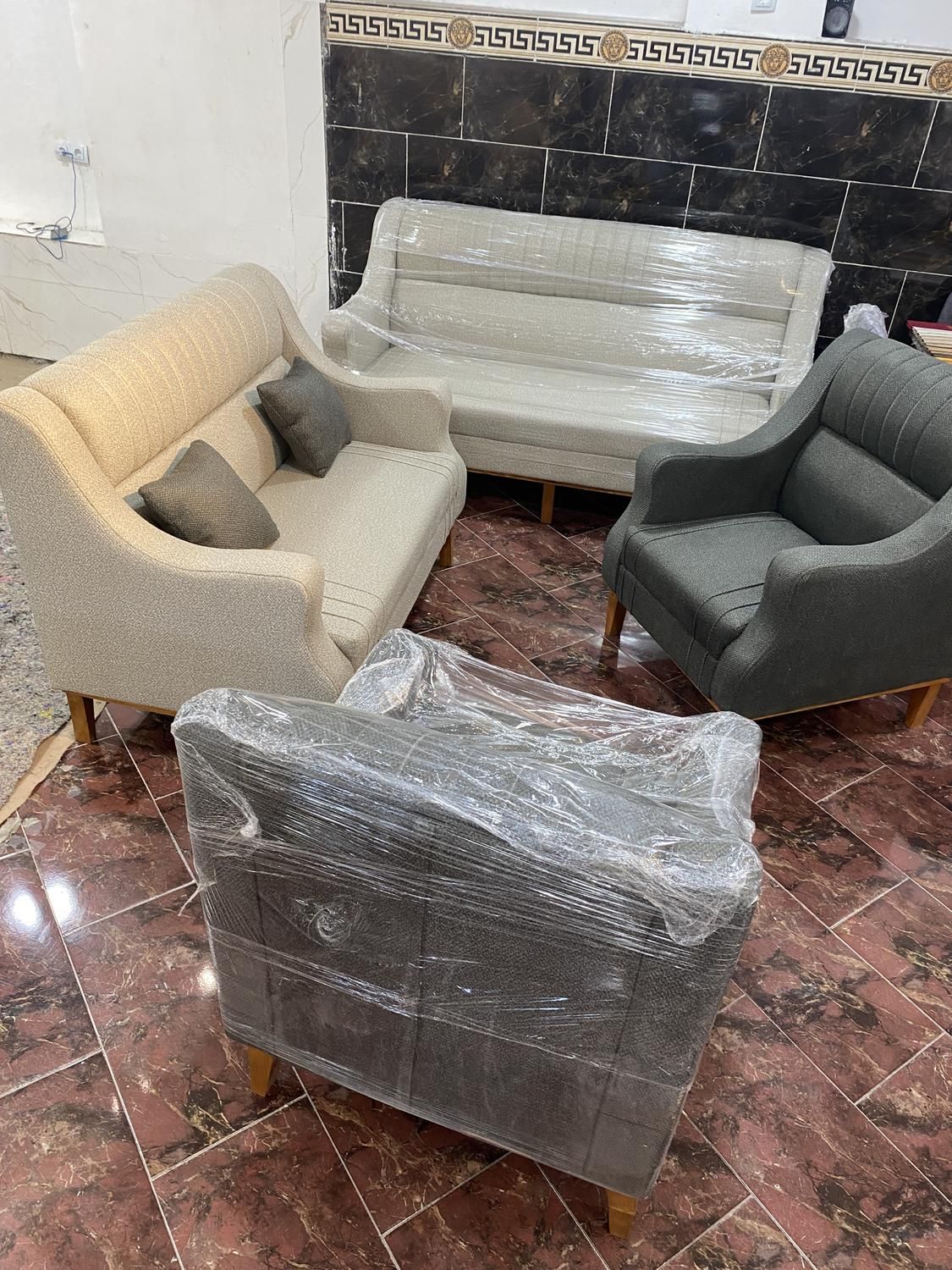 مبل راحتی کم جا|مبلمان خانگی و میز عسلی|رشت, هلال احمر|دیوار