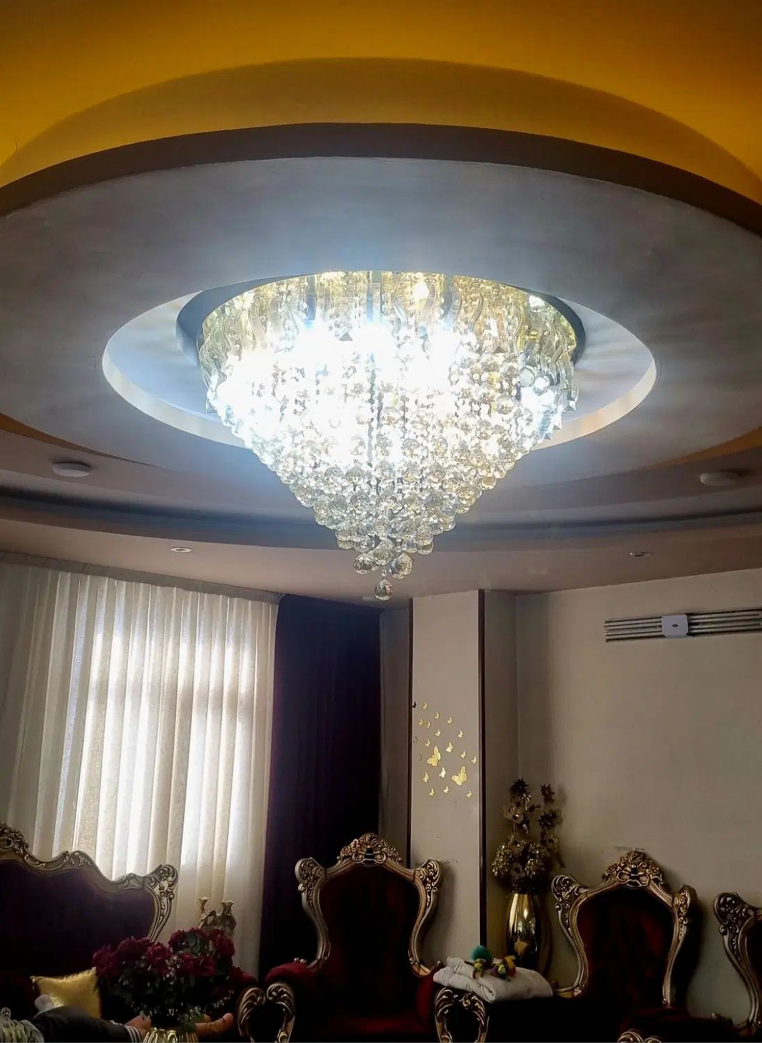 لوستر کریستالی بزرگ و  مجلل همراه با دو دیوارکوب|لوستر و چراغ آویز|تهران, شهرک ولیعصر جنوبی|دیوار