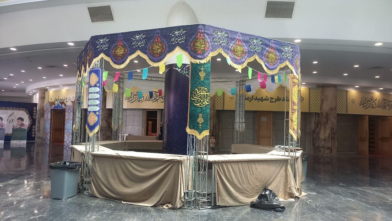 اجاره اسپیس فریم،قاب بنر،استیج،داربست چادر|خدمات پذیرایی، مراسم|تهران, فلسطین (میدان انقلاب)|دیوار