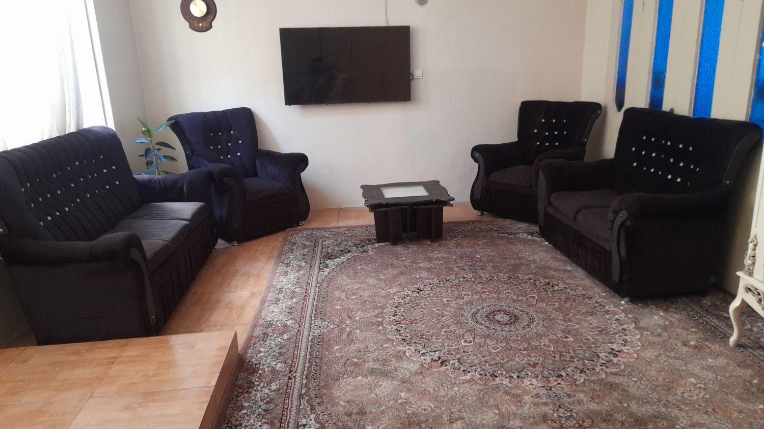 یک دست مبل ۷ نفره با جلو مبلی و عسلی|مبلمان خانگی و میز عسلی|تهران, کوثر|دیوار