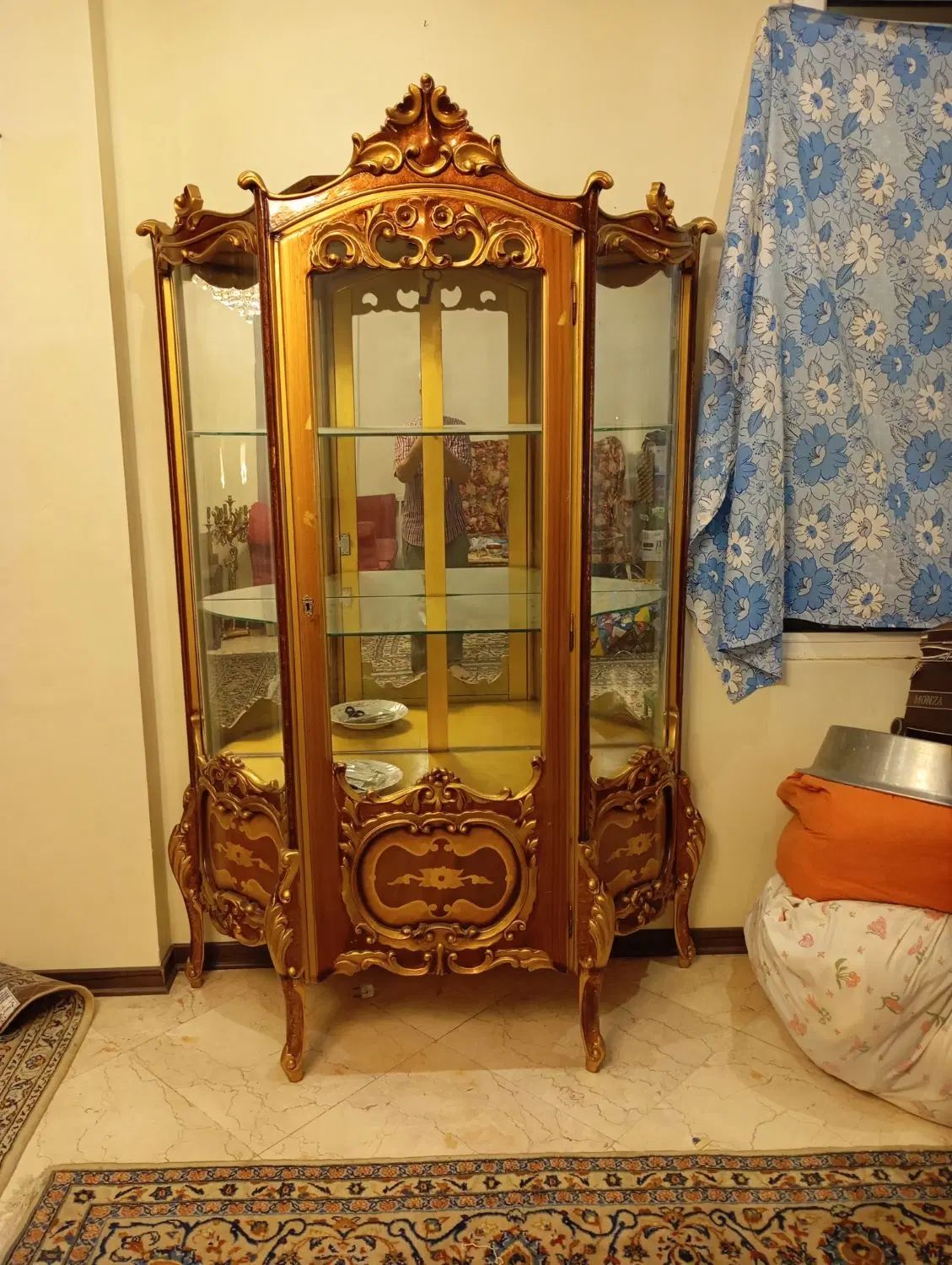 بوفه طلائی چوبی سالم|بوفه، ویترین، کنسول|تهران, فدک|دیوار