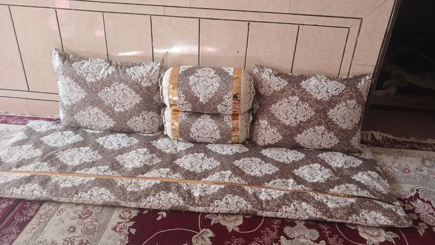 روپشتی و کناره|پشتی|اصفهان, اندوان|دیوار