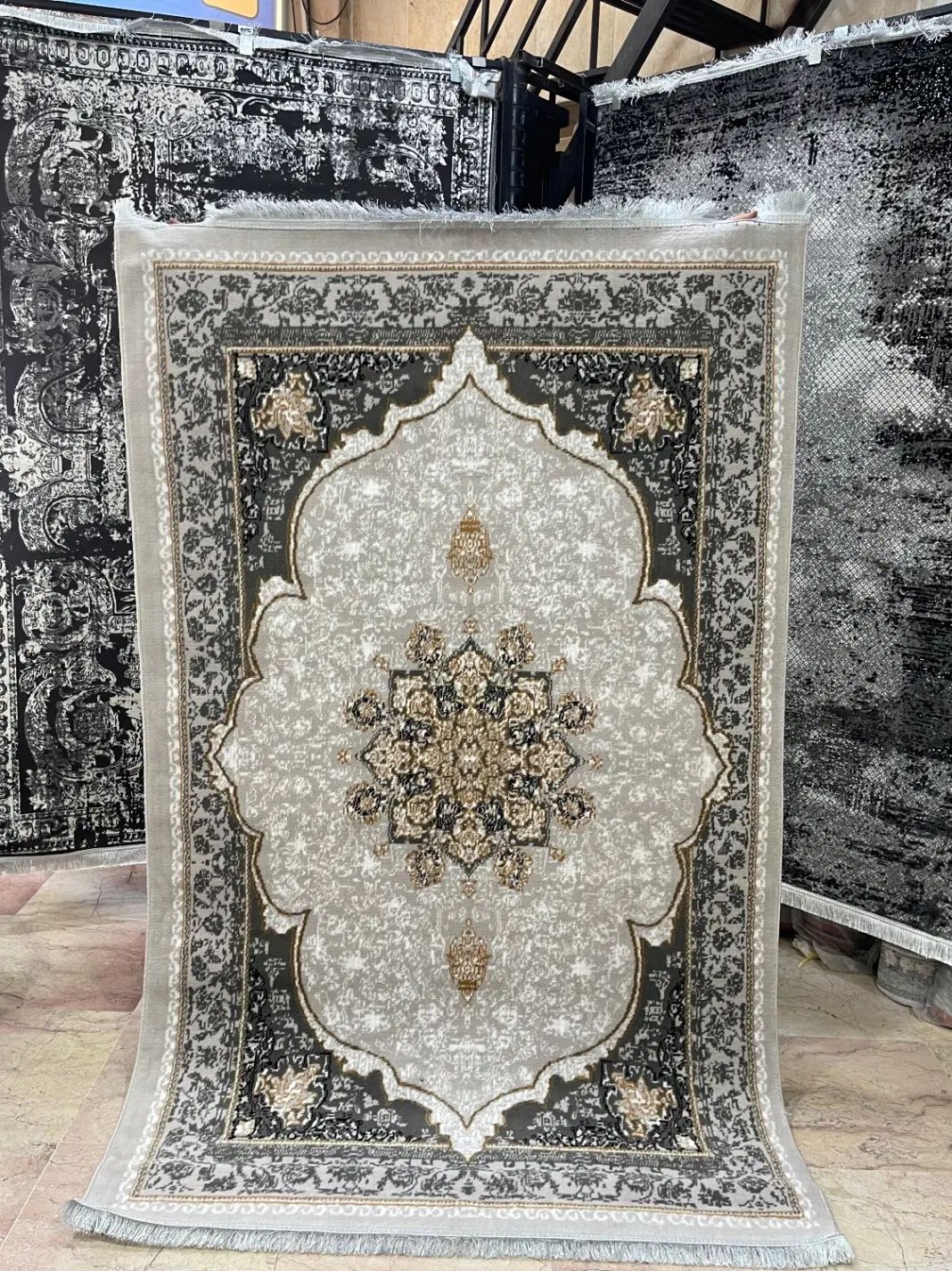 ابعاد مختلف (فروشگاه عباسی)|فرش|کرج, پیشاهنگی|دیوار
