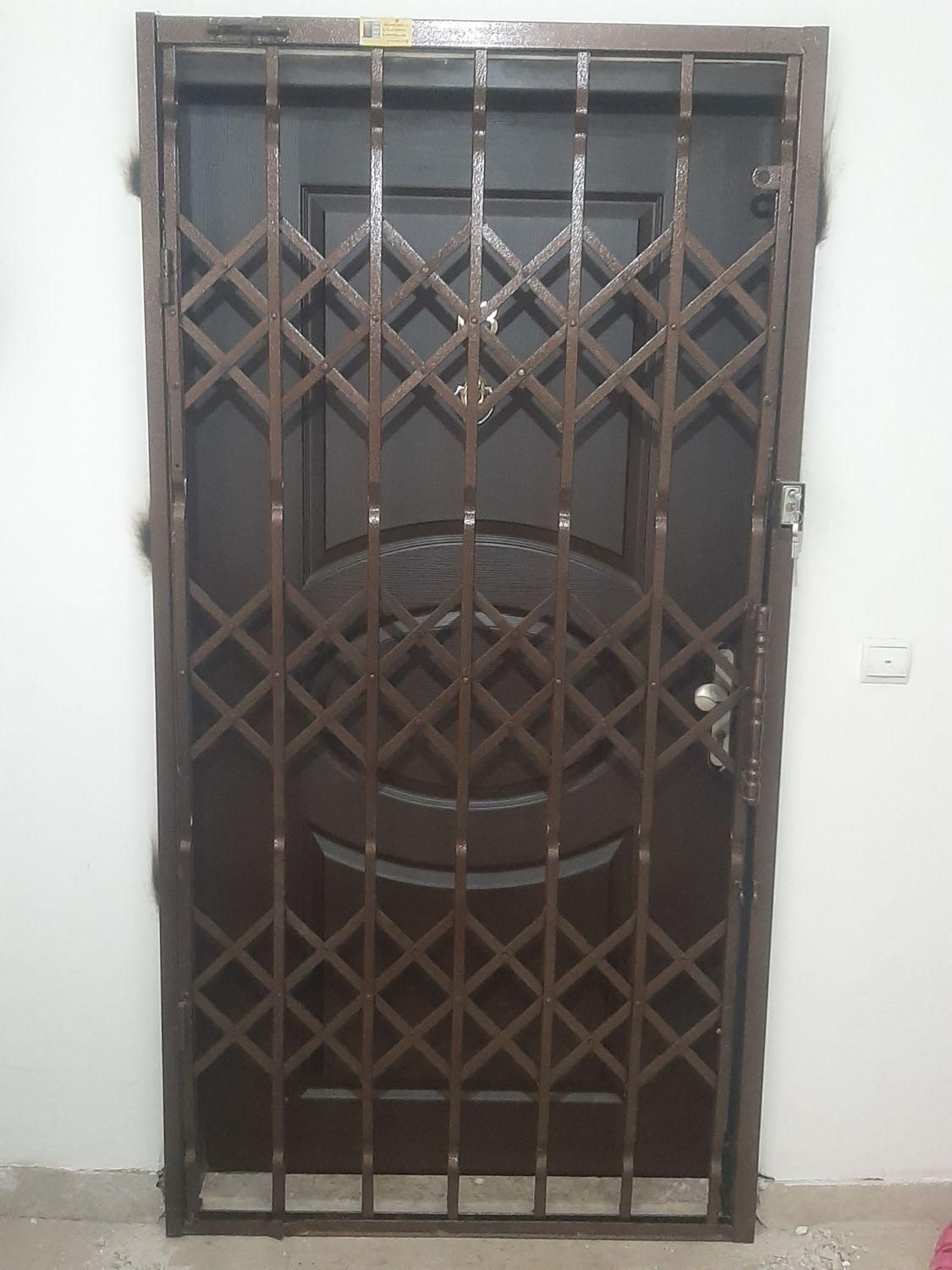 حفاظ درب اکاردئونی با رنگ در ابعاد مختلف|مصالح و تجهیزات ساختمان|لاهیجان, مهرگان|دیوار