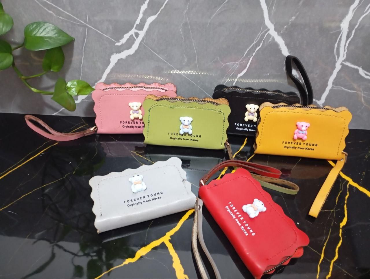 .به دنیای قصر کیف خوش آمدید.|کیف، کفش، کمربند|بندر گناوه, |دیوار