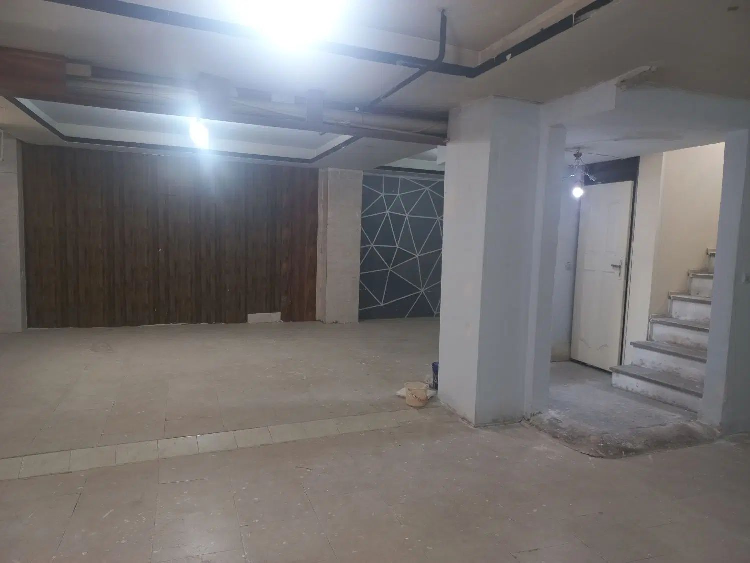 اجاره زیرزمین تجاری۱۳۴ متری بر بلوار باغستان|اجارهٔ مغازه و غرفه|کرج, شاهین‌ویلا|دیوار