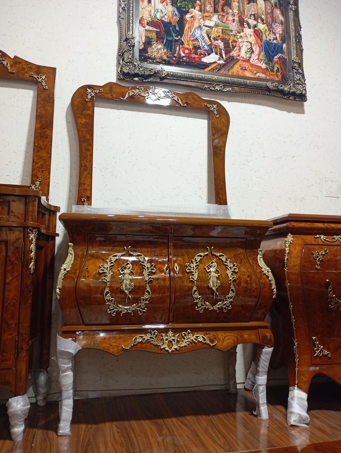 آینه کنسول با چک۷ماهه خریدکنیددرپخش مبل عالی قاپو|بوفه، ویترین، کنسول|اردبیل, |دیوار