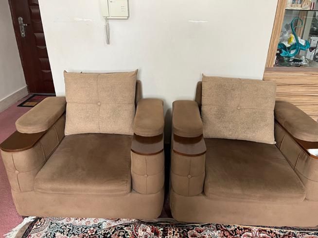 مبلمان ۷ نفره به همراه کوسن سالم|مبلمان خانگی و میز عسلی|اصفهان, دانشگاه اصفهان|دیوار